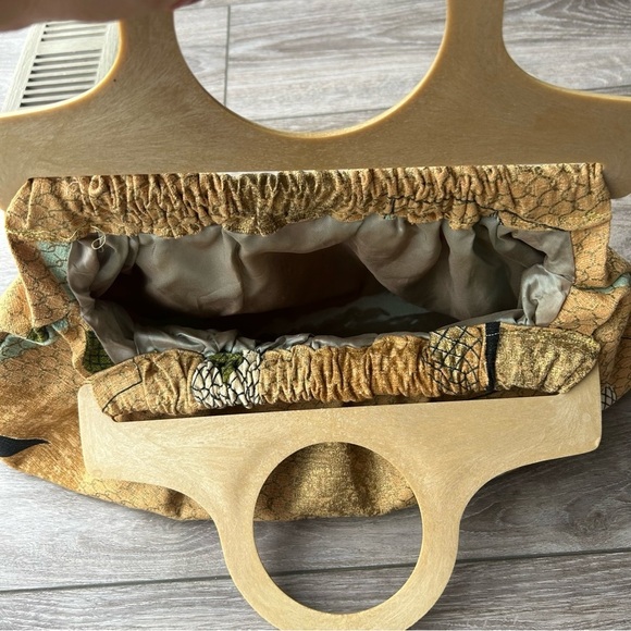 Elegant Beige Patterned Handbag - Picture 6 of 10